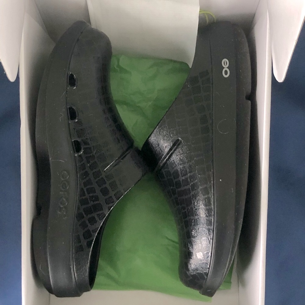 Oofos Limited Black Alligator OOclog Luxe Clog